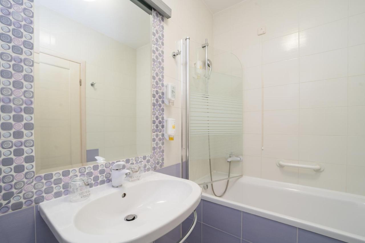 Hotel Zlatna Vala Умаг Екстер'єр фото