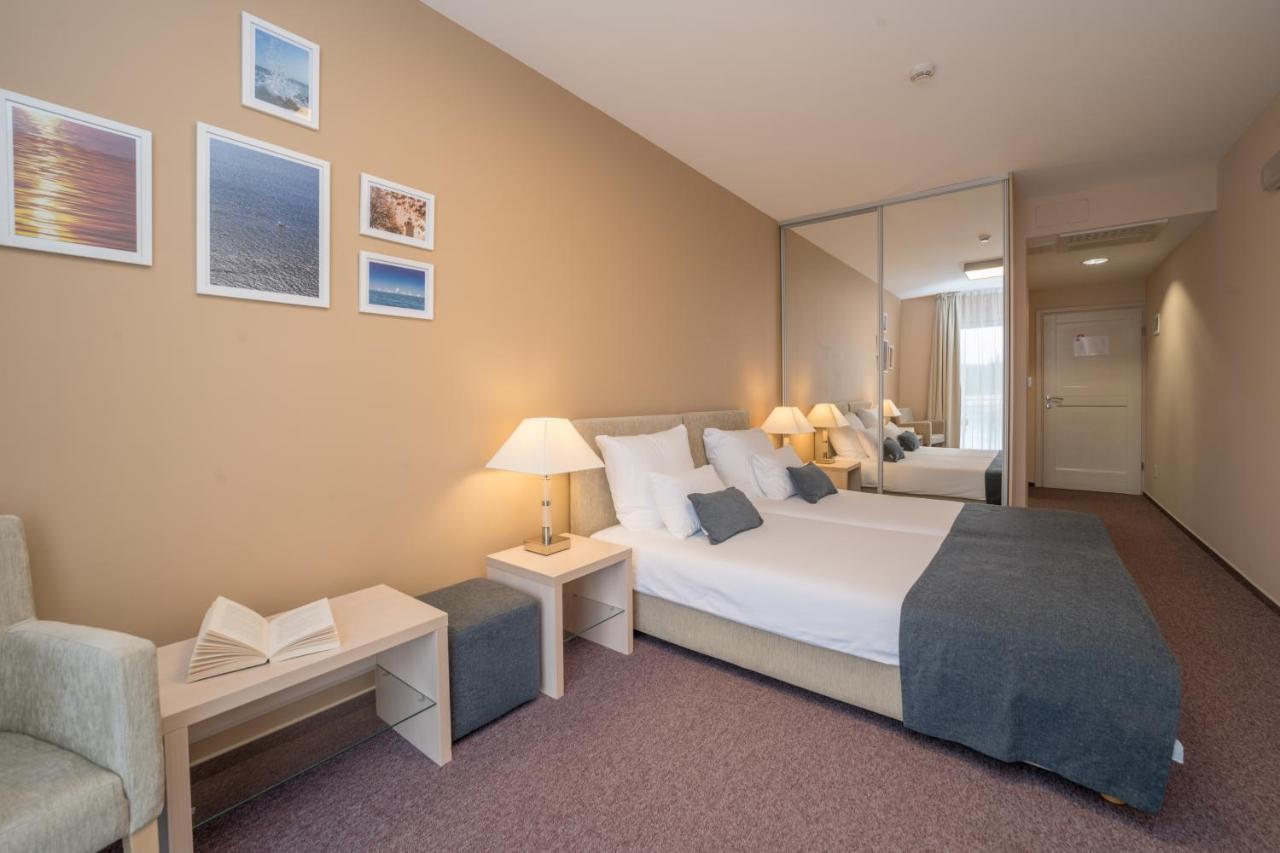 Hotel Zlatna Vala Умаг Екстер'єр фото