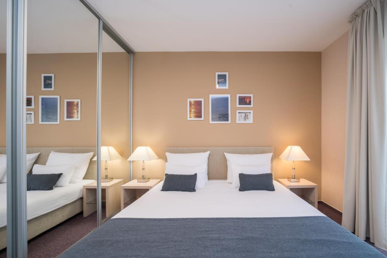 Hotel Zlatna Vala Умаг Екстер'єр фото