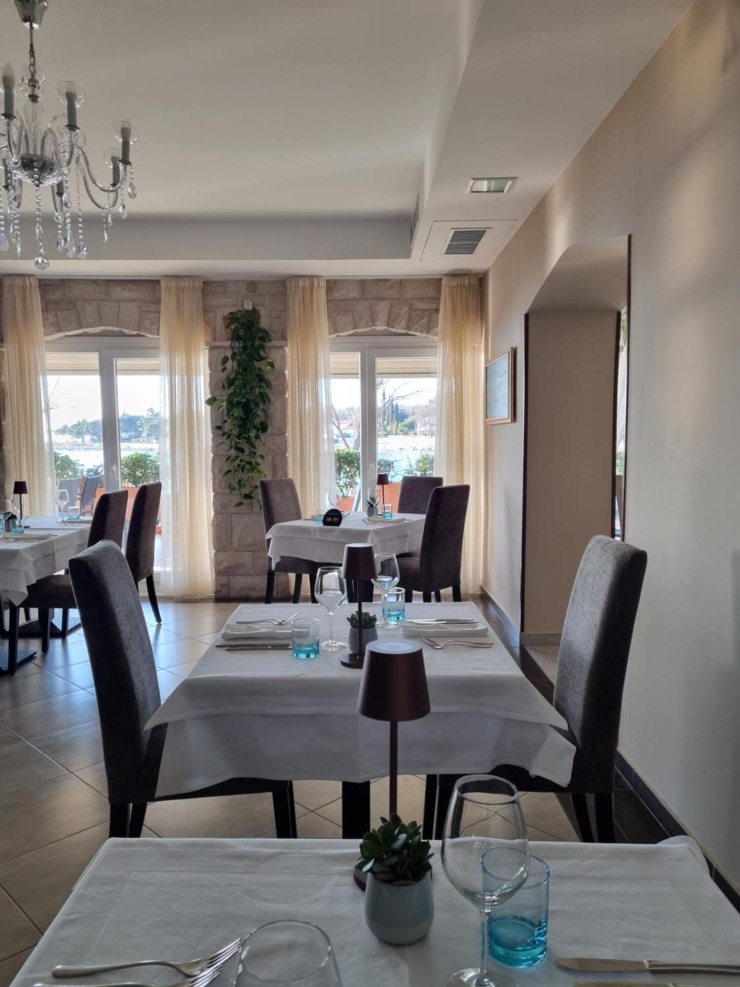Hotel Zlatna Vala Умаг Екстер'єр фото