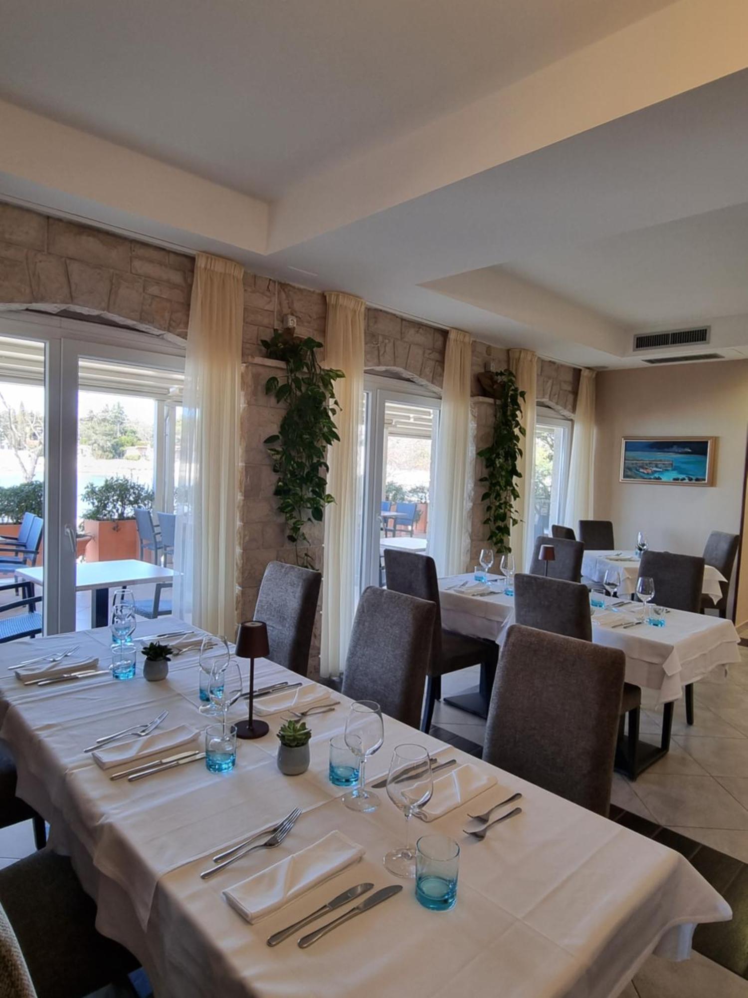 Hotel Zlatna Vala Умаг Екстер'єр фото