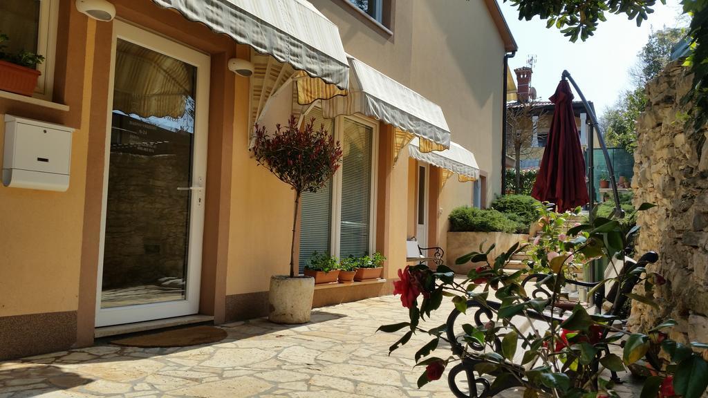 Hotel Zlatna Vala Умаг Екстер'єр фото