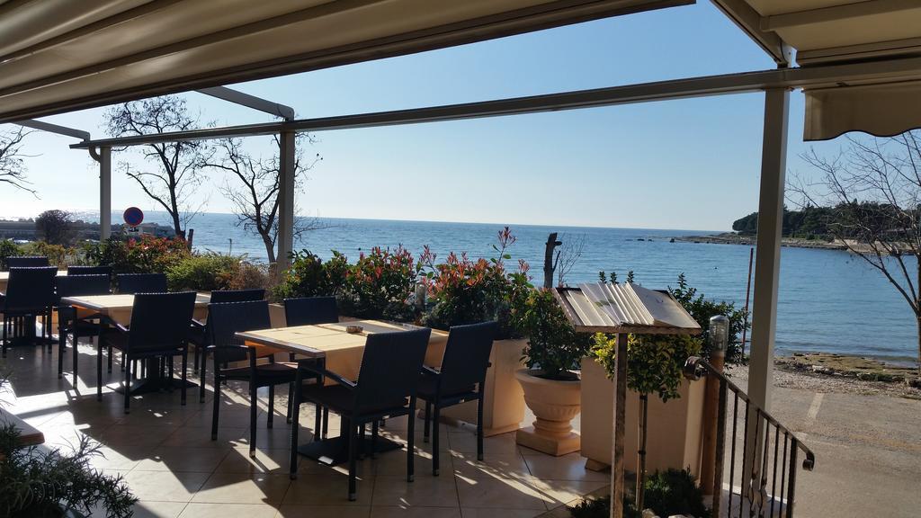 Hotel Zlatna Vala Умаг Екстер'єр фото