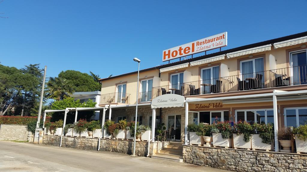 Hotel Zlatna Vala Умаг Екстер'єр фото