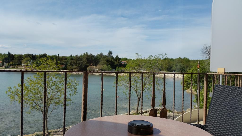 Hotel Zlatna Vala Умаг Екстер'єр фото